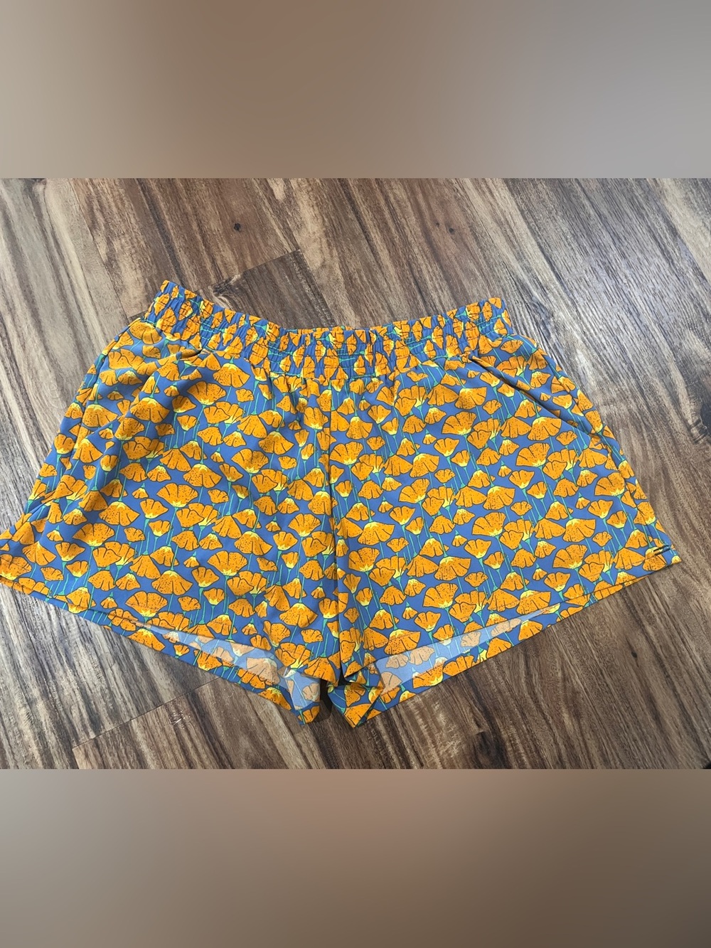 Toad&Co Sunkissed Pull-On Short, featuring a vibrant ginkgo leaf print.